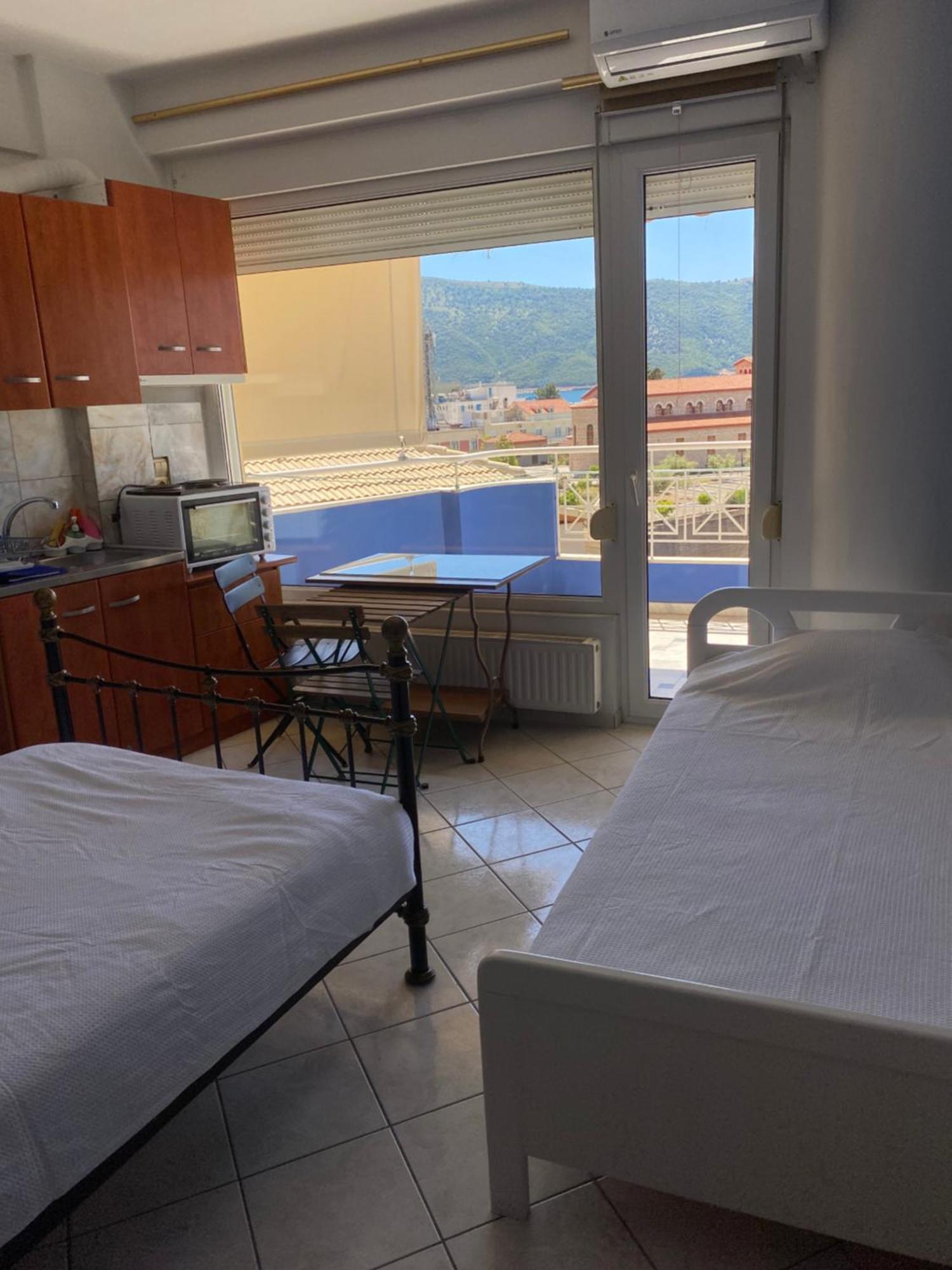 Marias Rooms Chantzara Spyropoulos Family Apart 50 Sqm 2Studios Sea View Far 50 M Harbour , Heart City, Flats To Let อีกูเมนิทซา ภายนอก รูปภาพ