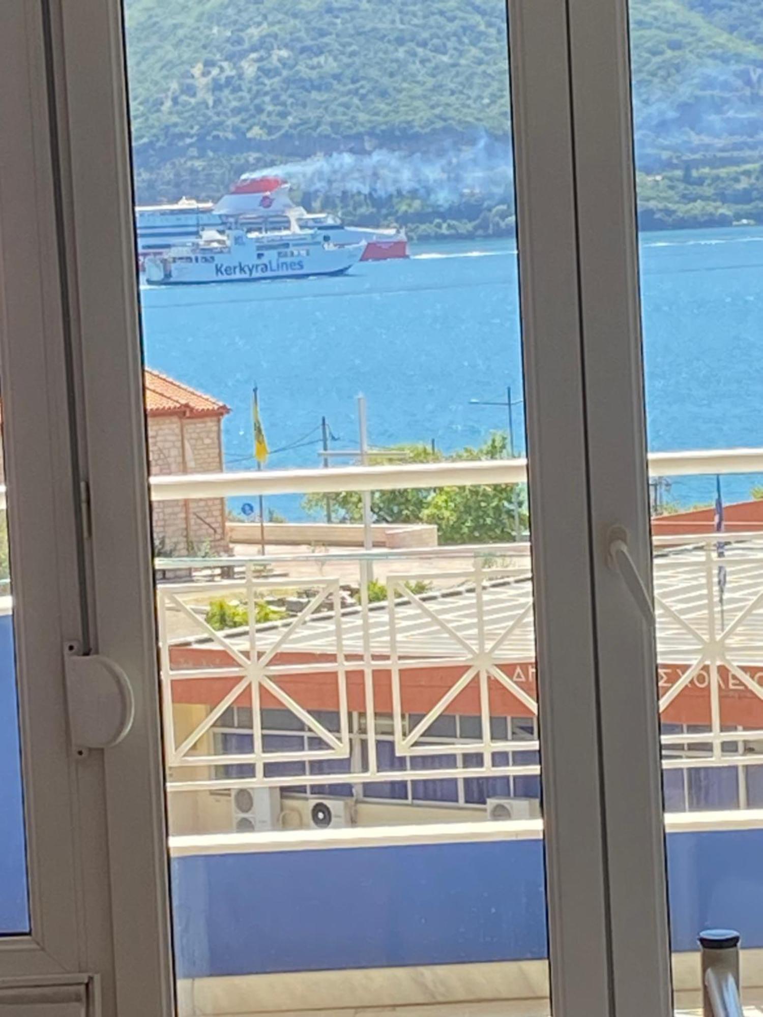 Marias Rooms Chantzara Spyropoulos Family Apart 50 Sqm 2Studios Sea View Far 50 M Harbour , Heart City, Flats To Let อีกูเมนิทซา ภายนอก รูปภาพ